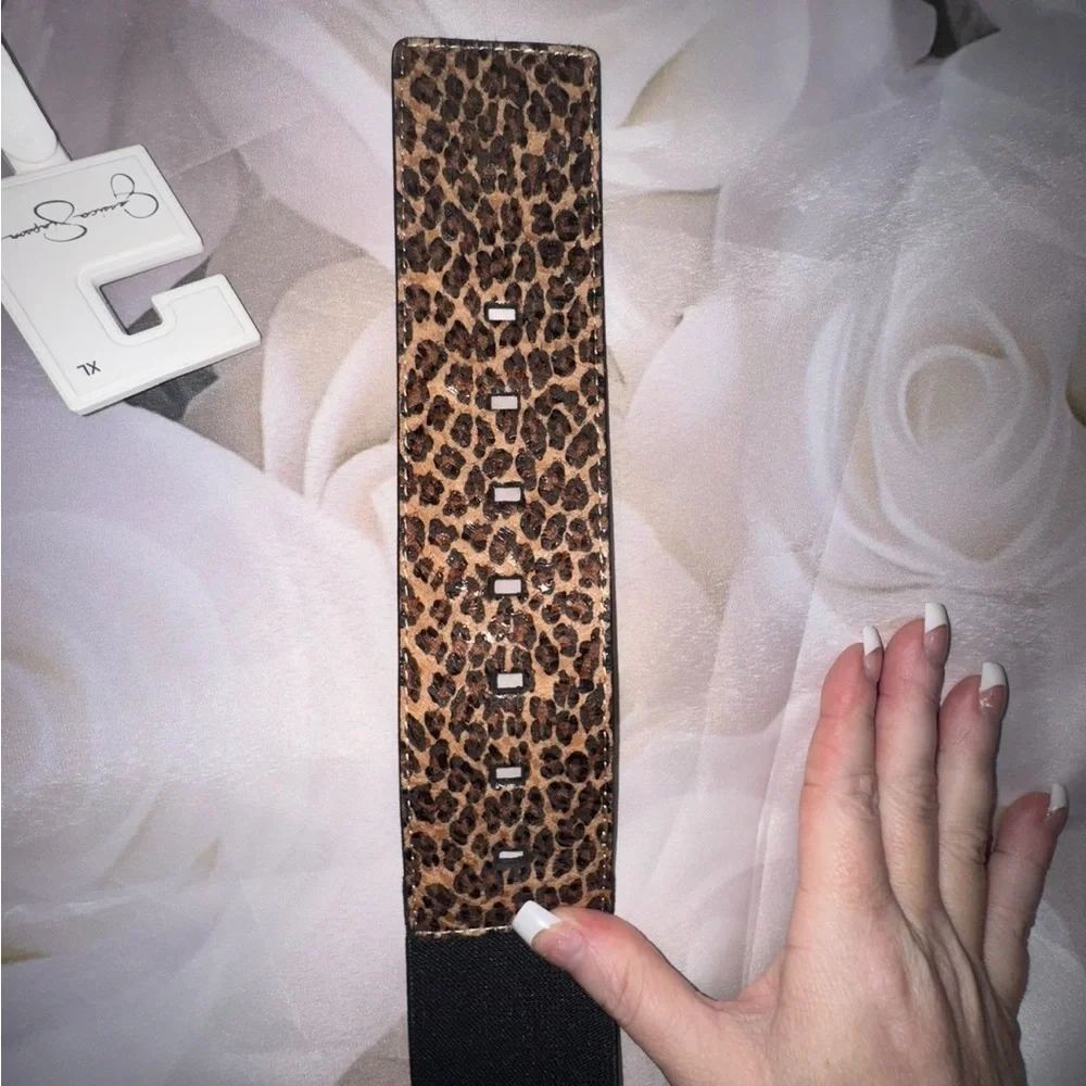 Jessica Simpson Wide leopard print belt w elasticized band with Buckle closure